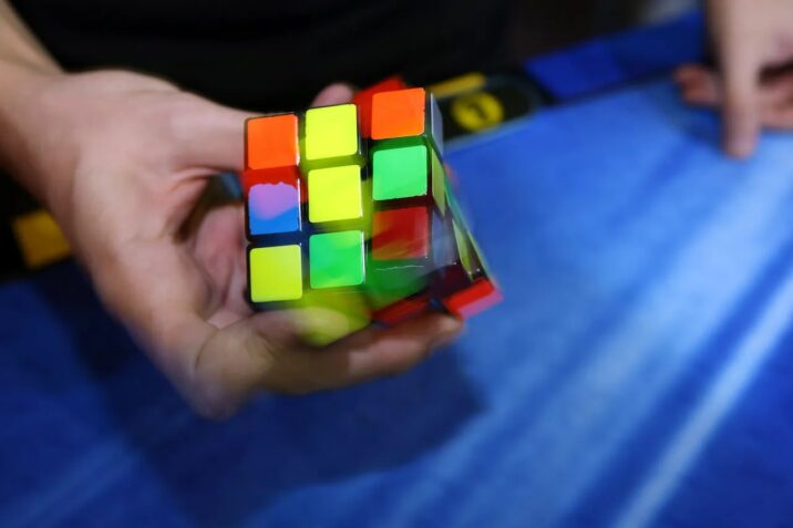 Rubik kubunda yeni rekord – Cəmi 3.13 saniyə (VİDEO)