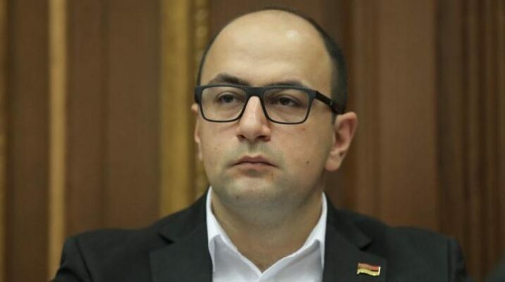 Ermənistanda müxalifət lideri xalqı Paşinyanı devirməyə çağırdı