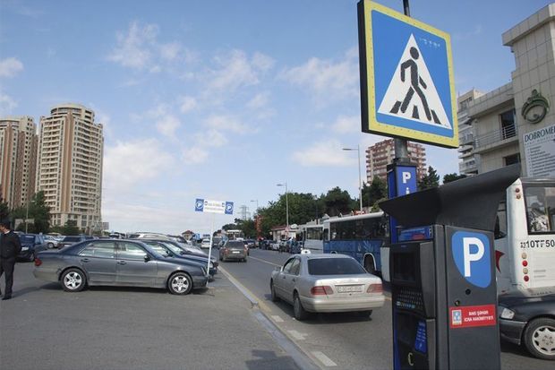 Bakıda avtomobillərin parklanmasının ödənişsiz olacağı ərazilər məlum olub