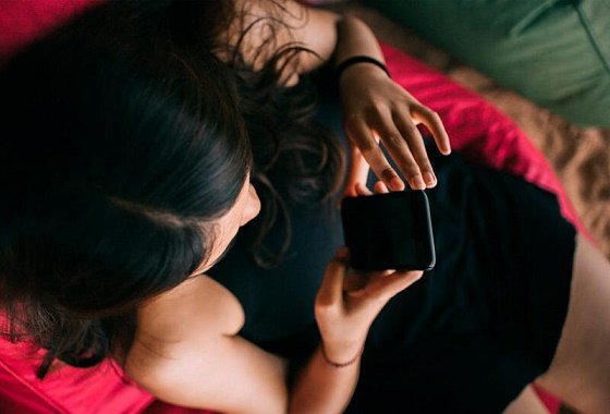 Tovuzda evli qadın iş yoldaşı ilə yarıçılpaq vəziyyətdə tutuldu
