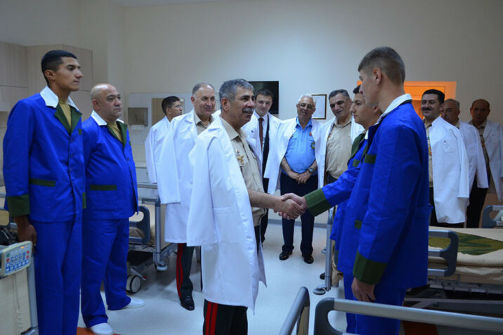 Zakir Həsənov hərbi hospitalda hərbçiləri ziyarət edib