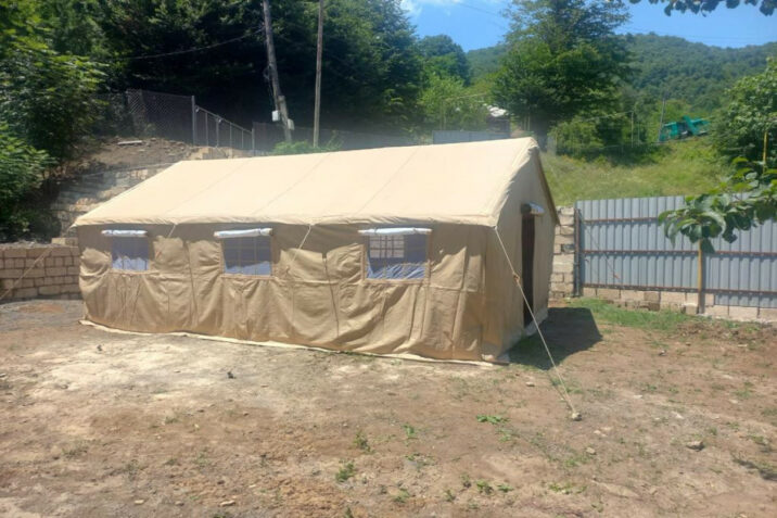 Lerikdə evləri dağılan şəxslər üçün çadırlar quruldu