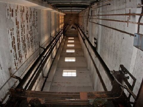 Bakıda lift qırıldı: Yaralananlar var