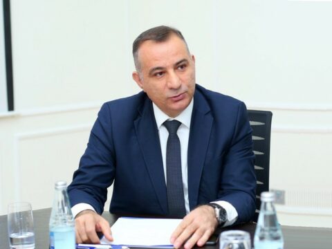 Sözün silahla hədələnməsi ifadə azadlığına qəsddir