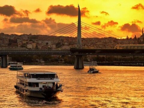 Türkiyə bu gündən gəmilərin boğazlardan keçməsi üçün rüsumları artırır