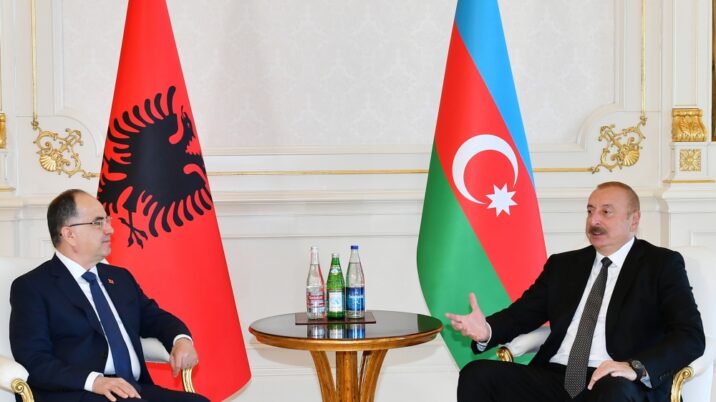 Prezidentlərin geniş tərkibdə görüşü başlayıb