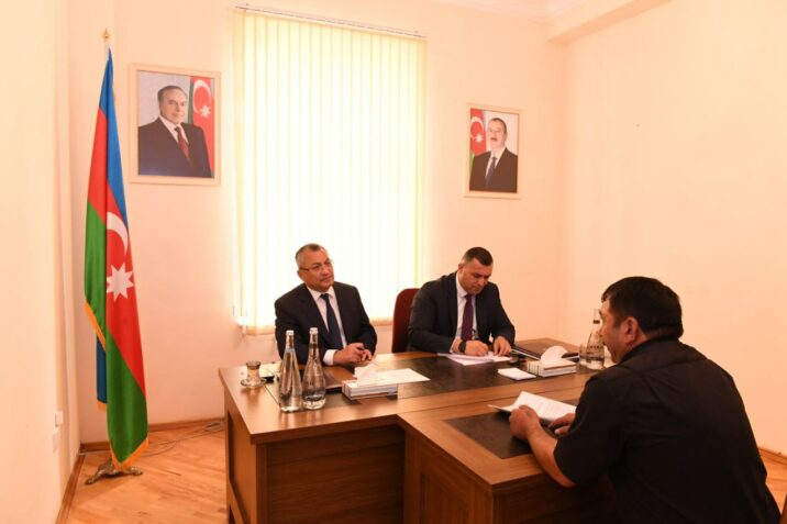 Rövşən Rzayev Daşkəsəndə vətəndaşları qəbul edib Rövşən Rzayev Daşkəsəndə vətəndaşları qəbul edib
