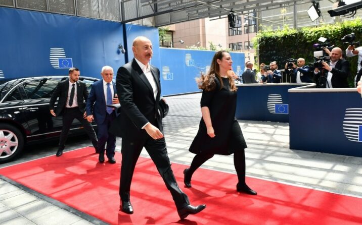 Brüsseldə liderlər arasında görüş başladı