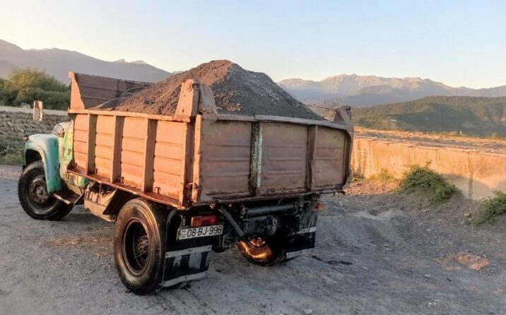 Balakəndə qanunsuz qum-çınqıl daşıyanlar cərimələndi