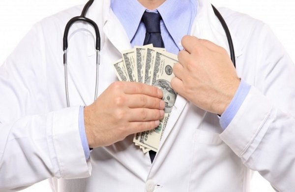 Xaricdə təhsil alan həkimlərə yüksək MAAŞ VERİLİR