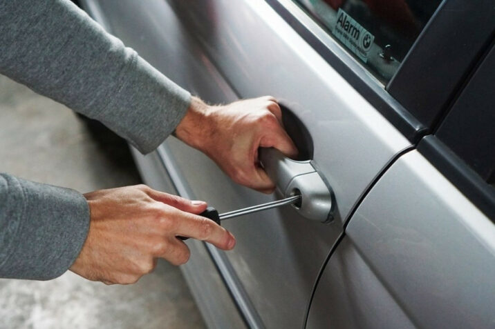 “Range Rover”dən oğurluq edildi