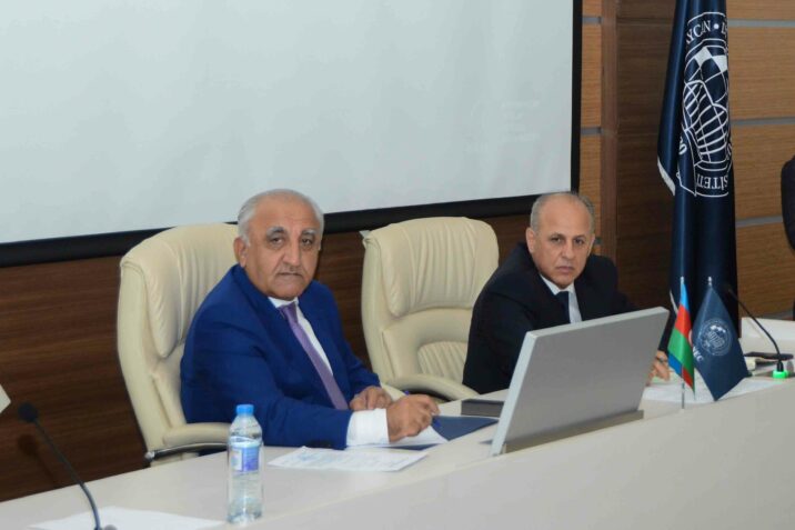 UNEC-də ilk: İnzibati heyətin xidməti fəaliyyəti qiymətləndirildi