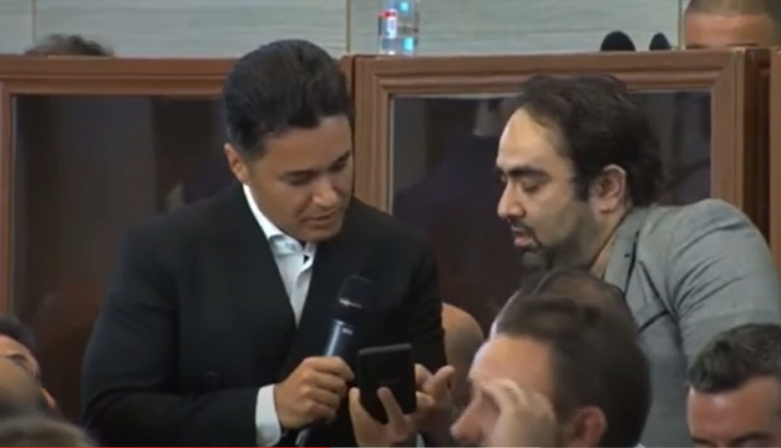 “Siz bizdən çox uzaqsız, bəlkə ona görə səsiniz gəlmir…” –  İran jurnalisti Prezidentə sualını ifadə edə bilmədi