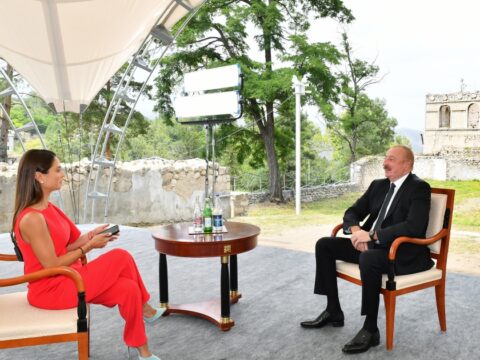 Prezidentdən Ermənistan hökumətinə: Döyüşə hazır olan varmı?
