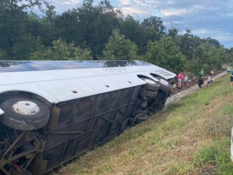 Bolqarıstanın paytaxtında miqrantları daşıyan avtobus qəzaya uğrayıb, xəsarət alanlar var