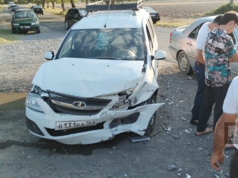 Oğuzda iki avtomobil toqquşub, xəsarət alanlar var