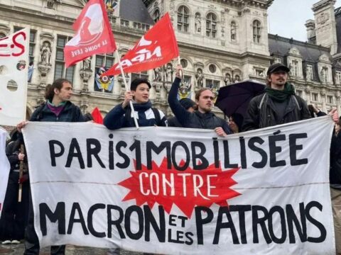 Fransa mediası uğursuzluqların səbəbkarı kimi Makronu görür: “Ölkəni çökdürür”