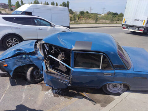 Xaçmazda iki avtomobil toqquşub, xəsarət alanlar var