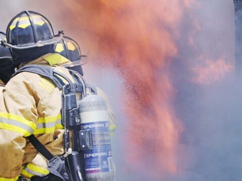 Bakıda obyekt yanır