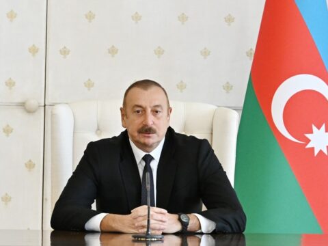 İlham Əliyev və Şavkat Mirziyoyev mətbuata bəyanatlarla çıxış ediblər