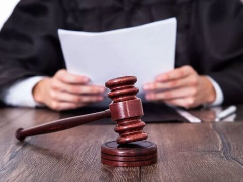 Küçədə ona tərs baxanı öldürən şəxs yenidən məhkəmə qarşısında