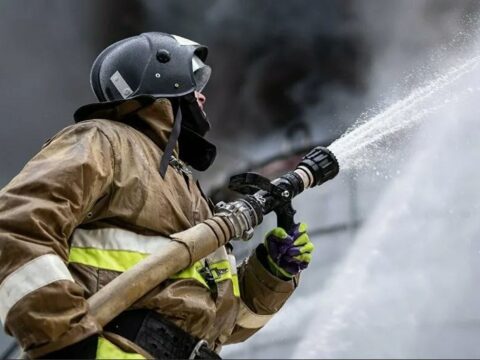 Abşeronda yaşayış binasında yanğın olub, 10 nəfər təxliyə edilib