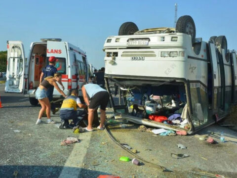 Manisada dəhşətli qəza: Onlarla yaralı var – FOTO/VİDEO