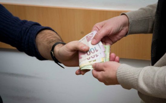Ailə başçısı rüşvət və s. kimi haram yolla pul qazanırsa, ailə üzvləri necə davranmalıdır?.. Ailə başçısı rüşvət və s. kimi haram yolla pul qazanırsa, ailə üzvləri necə davranmalıdır?..