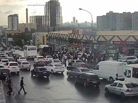 Bakının bir sıra yollarında nəqliyyatın sıxlığı yaranıb