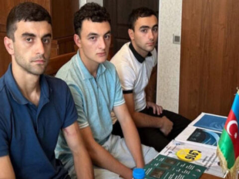BQXK sərhəddə saxlanılan erməni futbolçularla görüşüb
