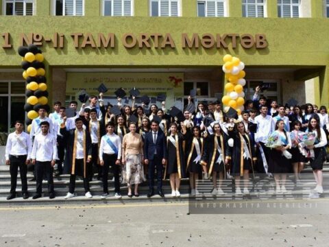 Biləsuvarda bir sinfin bütün şagirdləri ali məktəbə qəbul olub