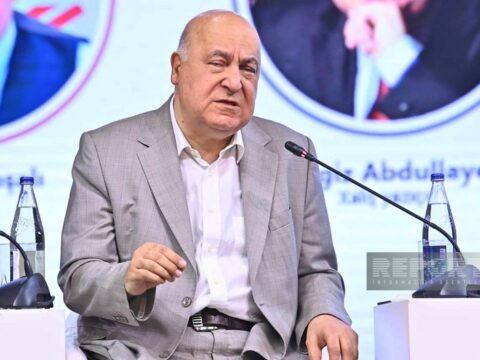 “Yazıçı kitab nəşrinə pul verməməlidir, o qonorar almalıdır”