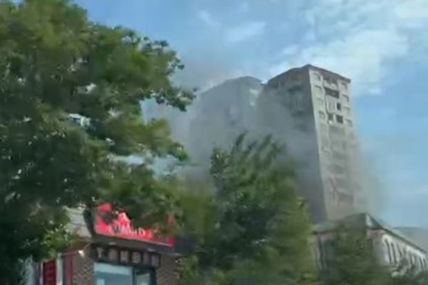 Bakıda çoxmərtəbəli binada yanğın hadisəsi baş verib Bakıda çoxmərtəbəli binada yanğın hadisəsi baş verib