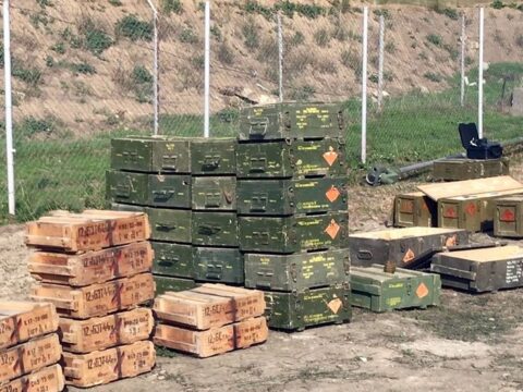Xocavəndin Yuxarı Veysəlli kəndi istiqamətində silah-sursat müsadirə edilib