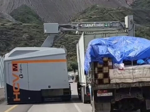 “Laçın” SBM-dən keçmək istəyən nəqliyyat vasitələrini stasionar rentgen aparatı da yoxlayır