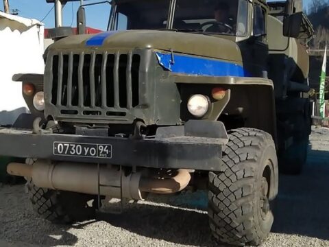 Şuşada sülhməramlıların “KamAZ”ı aşıb, ermənilərə məxsus avtomobillərdə yanğın olub