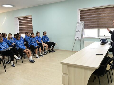 Azərbaycan millisinin futbolçularına danışılmış oyunlarla bağlı seminar keçirilib
