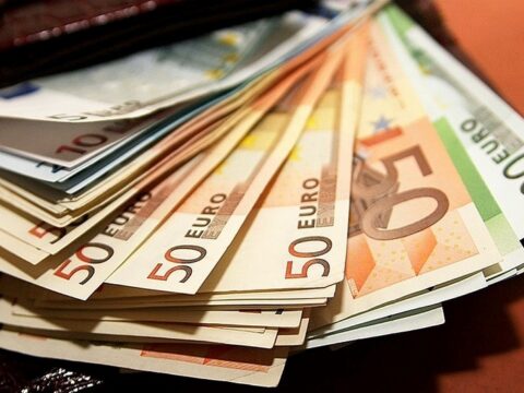 Azərbaycan Mərkəzi Bankının valyuta məzənnələri (02.10.2023)