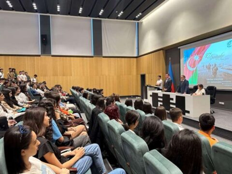 UNEC-in Rəqəmsal iqtisadiyyat fakültəsində I kurs tələbələri ilə görüş keçirilib