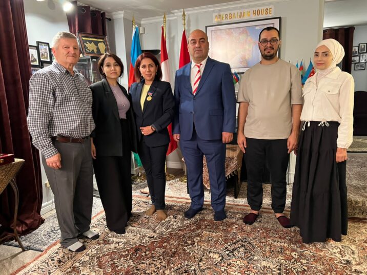Toronto şəhərində Azərbaycan Evinin rəhbəri Lalin Həsənova “Azərbaycanın Qüruru” qızıl ordeninə layiq görülüb Toronto şəhərində Azərbaycan Evinin rəhbəri Lalin Həsənova “Azərbaycanın Qüruru” qızıl ordeninə layiq görülüb