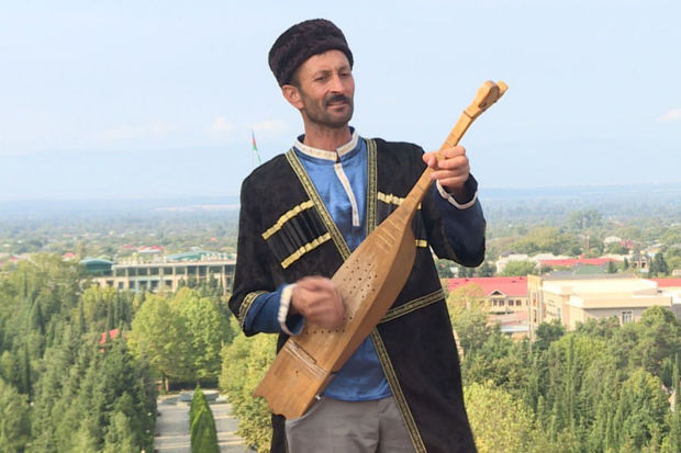 Ermənilərə “Yevlaxa gəl” deyən tambur ifaçısı: “Xankəndidə çıxış etməyi arzulayıram” Ermənilərə “Yevlaxa gəl” deyən tambur ifaçısı: “Xankəndidə çıxış etməyi arzulayıram”