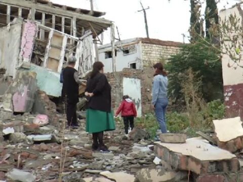 Gəncəyə ilk hücumun üçüncü ildönümü: Sakinlər nələr yaşayıb?