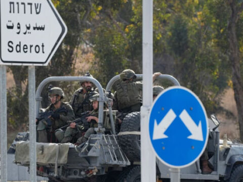 “HƏMAS terrorçuları evlərə soxularaq günahsız israilli ailələri öldürməyə çalışırlar”