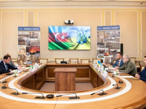 Azərbaycan Ukraynanın enerji sisteminin bərpası üçün 10 humanitar yardım göndərib