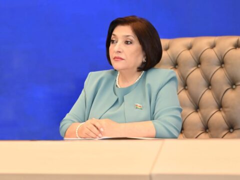 Sahibə Qafarova Buxarestdə Heydər Əliyevin abidəsini ziyarət edib