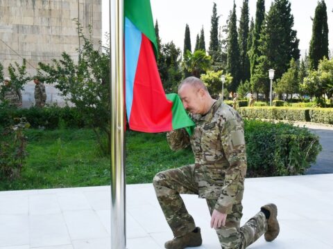 Prezident İlham Əliyev Ağdərə şəhərində Dövlət Bayrağını ucaldıb