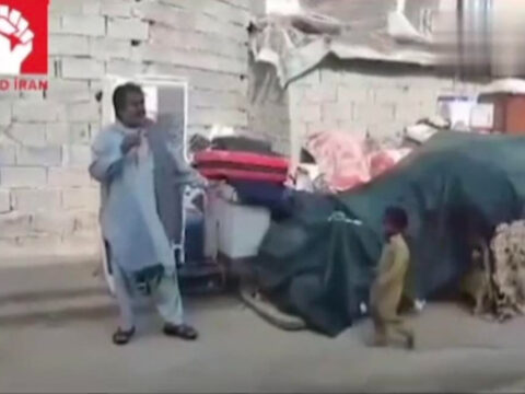 Ailə evindən küçəyə atıldı – VİDEO