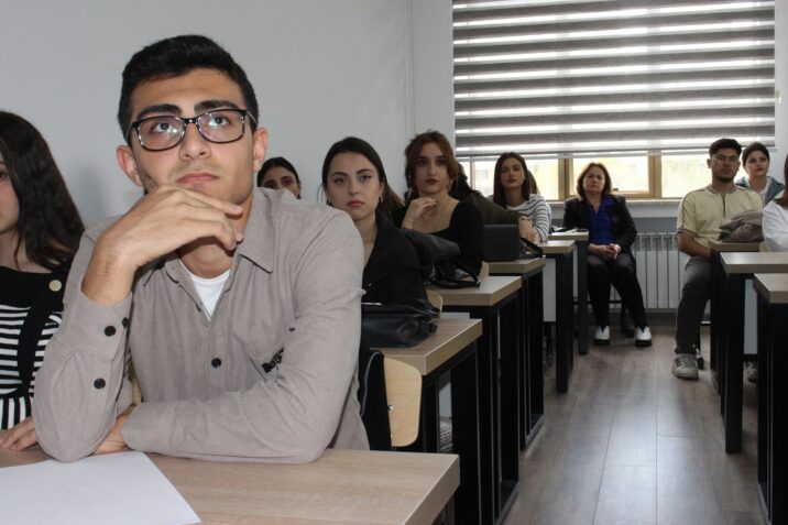 Tanınmış radiomenecer Azər Nəzərov BDU-nun Jurnalistika fakültəsinin tələbələrinə ustad dərsi keçib Tanınmış radiomenecer Azər Nəzərov BDU-nun Jurnalistika fakültəsinin tələbələrinə ustad dərsi keçib