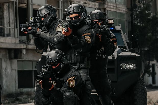 Bakıda ƏMƏLİYYAT: Silah və narkotik aşkarlandı