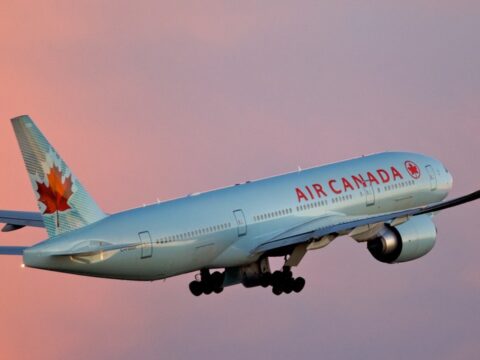 Toronto-Dehli reysini yerinə yetirən təyyarə Bakı hava limanına eniş edib